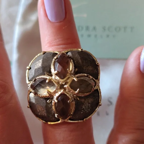 KENDRA SCOTT FLOWER PETAL RING 7 - Picture 2 of 7